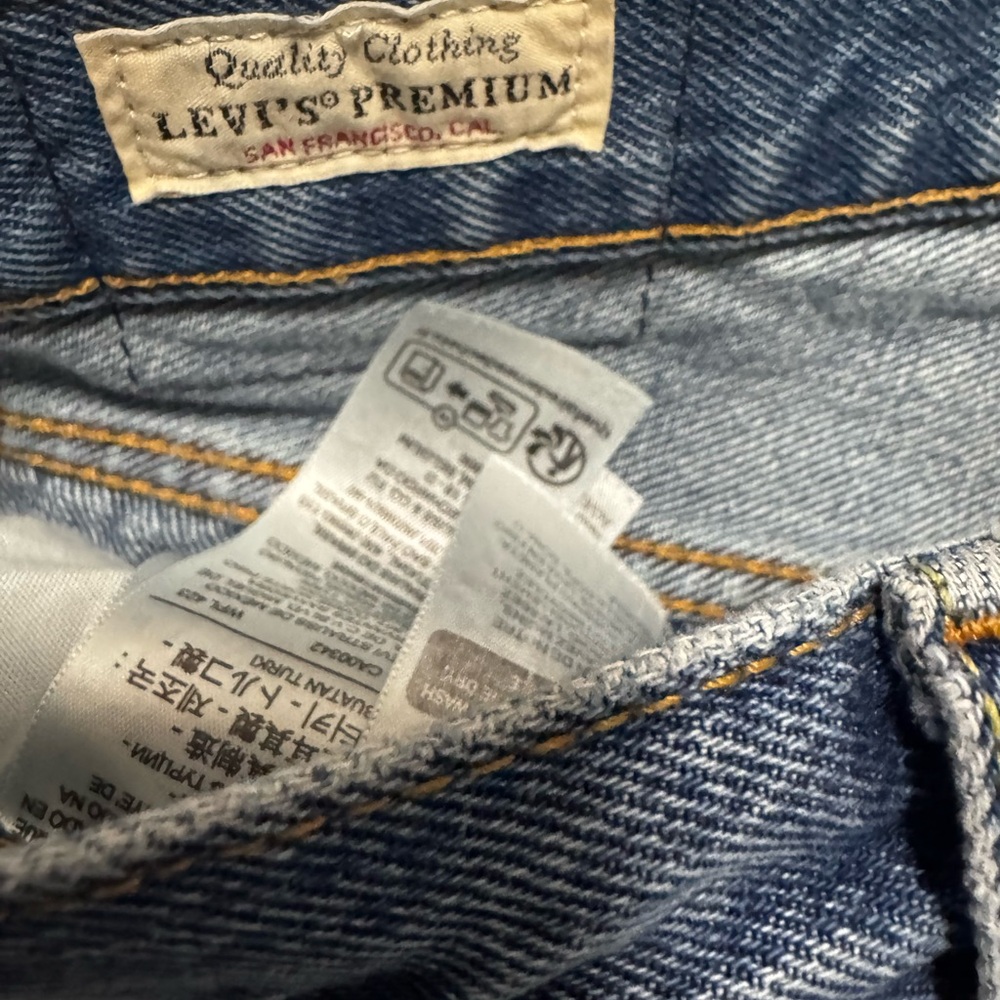Levi’s 501 90’s Distressed Denim Shorts Women’s Size 31 - Picture 6 of 11